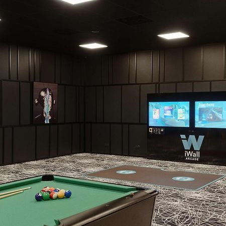 Radisson Blu Resort & Conference Center, Ostroda Mazury Bagian luar foto A pool table with a wall mounted TV