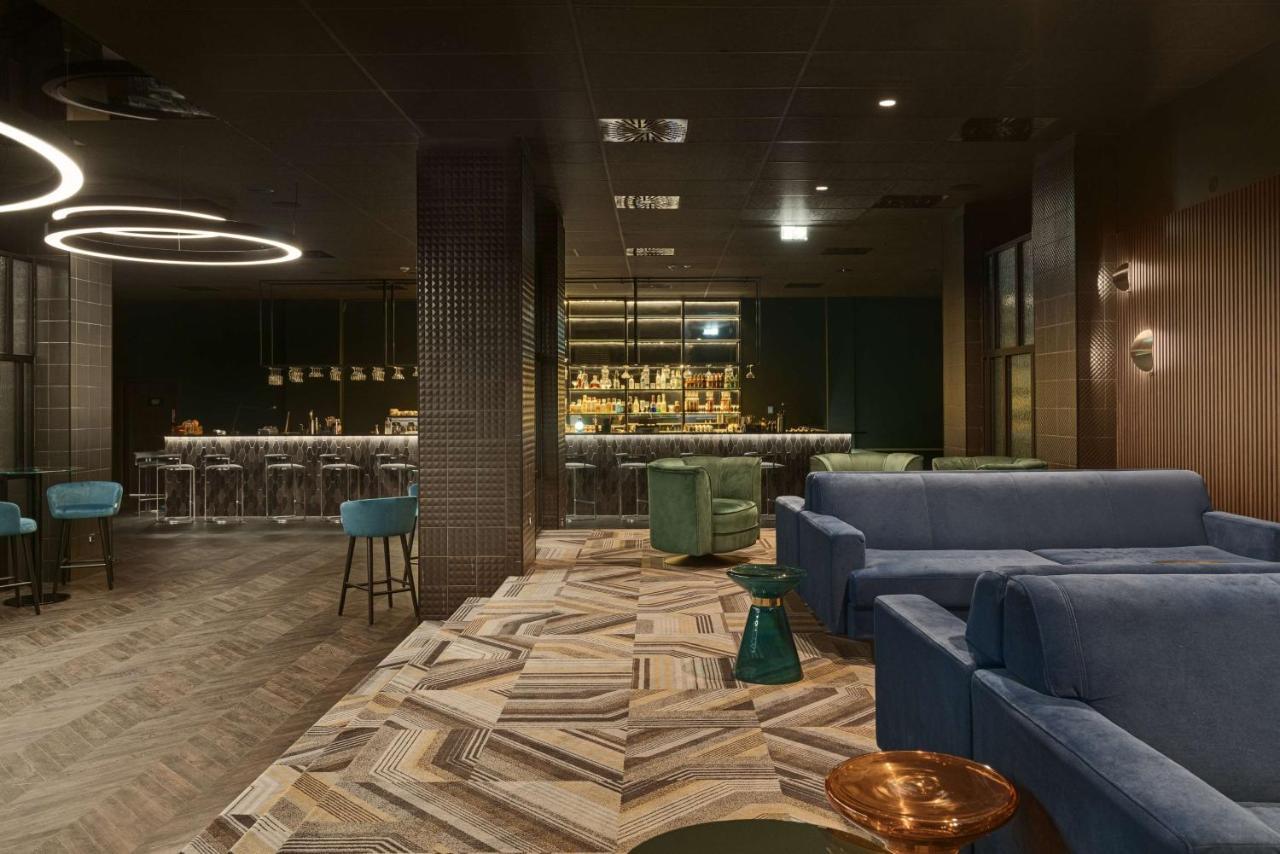 Radisson Blu Resort & Conference Center, Ostroda Mazury Bagian luar foto The bar at the 2018 London Design Festival