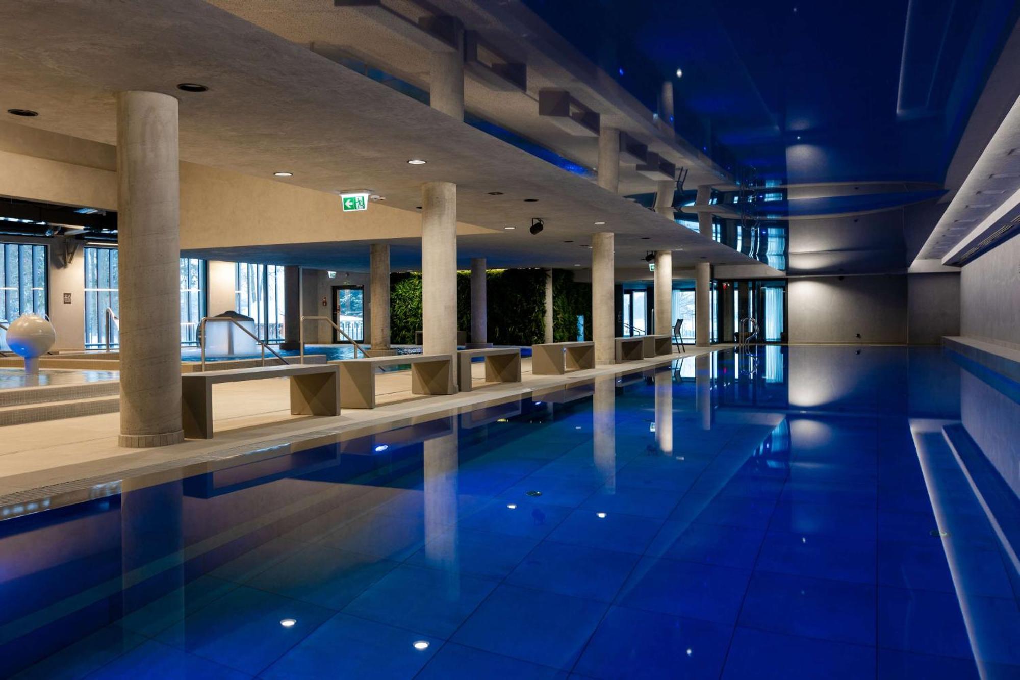 Radisson Blu Resort & Conference Center, Ostroda Mazury Bagian luar foto The pool at the hotel