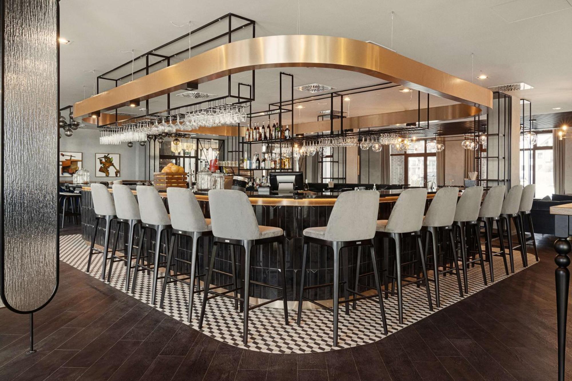 Radisson Blu Resort & Conference Center, Ostroda Mazury Bagian luar foto The bar at the restaurant