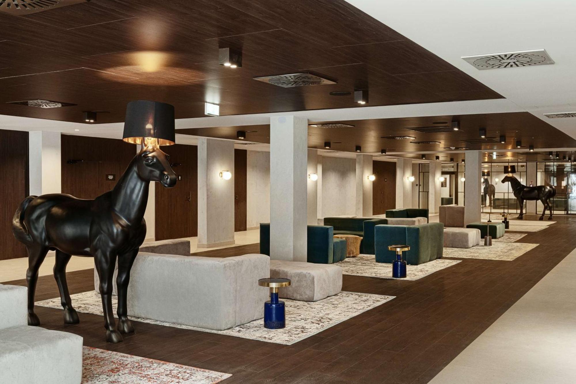 Radisson Blu Resort & Conference Center, Ostroda Mazury Bagian luar foto The interior of the hotel