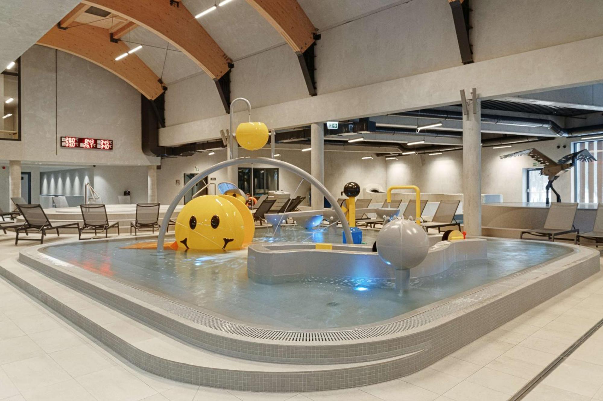 Radisson Blu Resort & Conference Center, Ostroda Mazury Bagian luar foto The children's pool